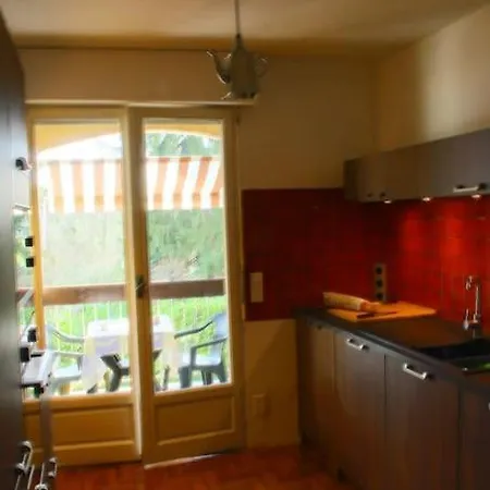 Large 2 Bed-balcony-7 Mins Walk To Historic Centre Appartement