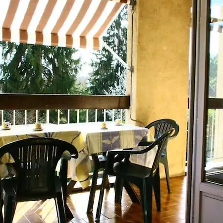 Large 2 Bed-balcony-7 Mins Walk To Historic Centre Appartement